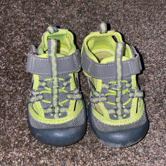 Oshkosh shoes - Picture 2 of 5